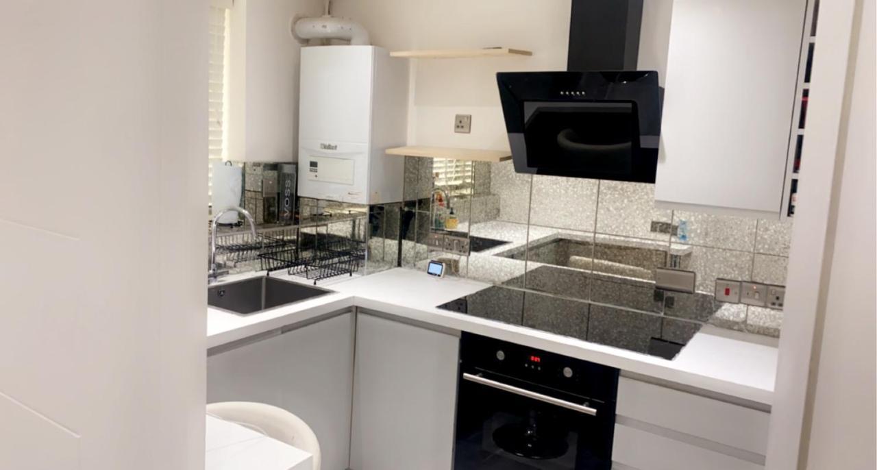 Luxurious High Spec 1 Bedroom Apartment In London เอลทัม ภายนอก รูปภาพ