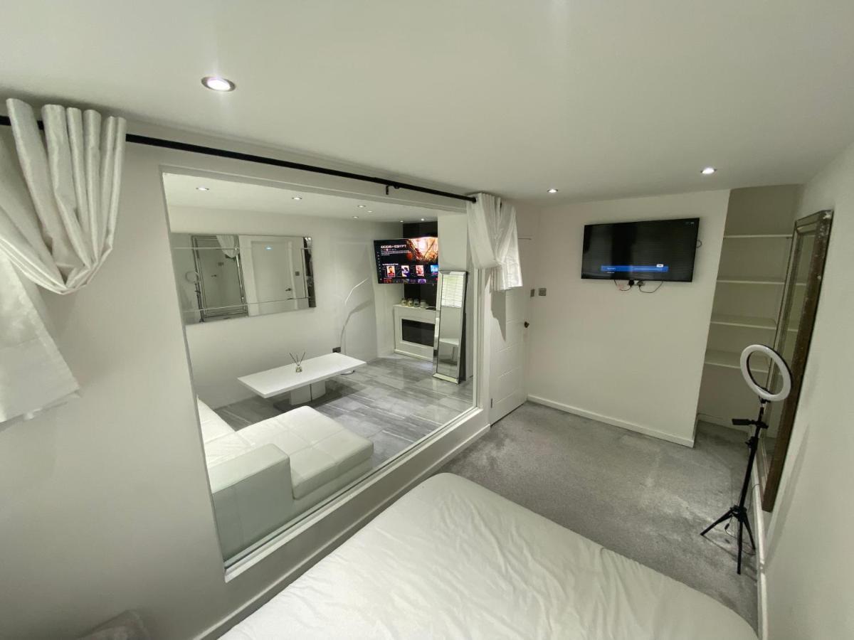Luxurious High Spec 1 Bedroom Apartment In London เอลทัม ภายนอก รูปภาพ